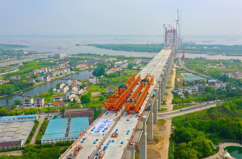 常泰长江大桥和常泰南接线项目顺利连通